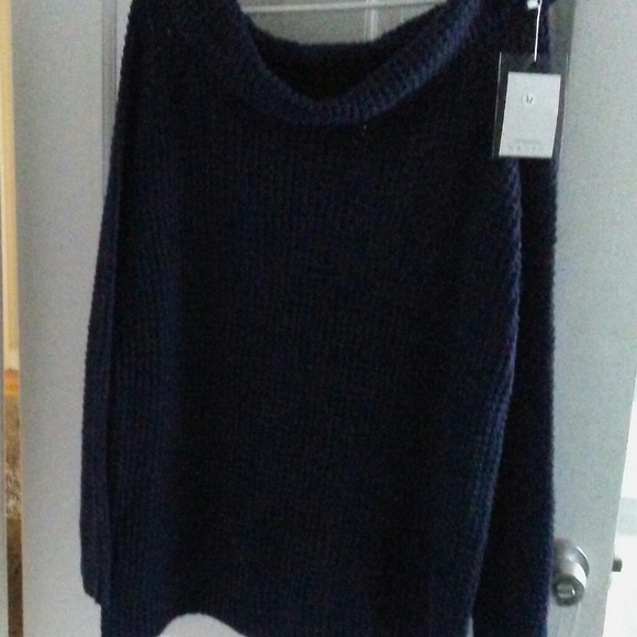 SALE. Ladies Off the Shoulder Tunic Sweater. WAS 13.00 - Picture 3 of 4